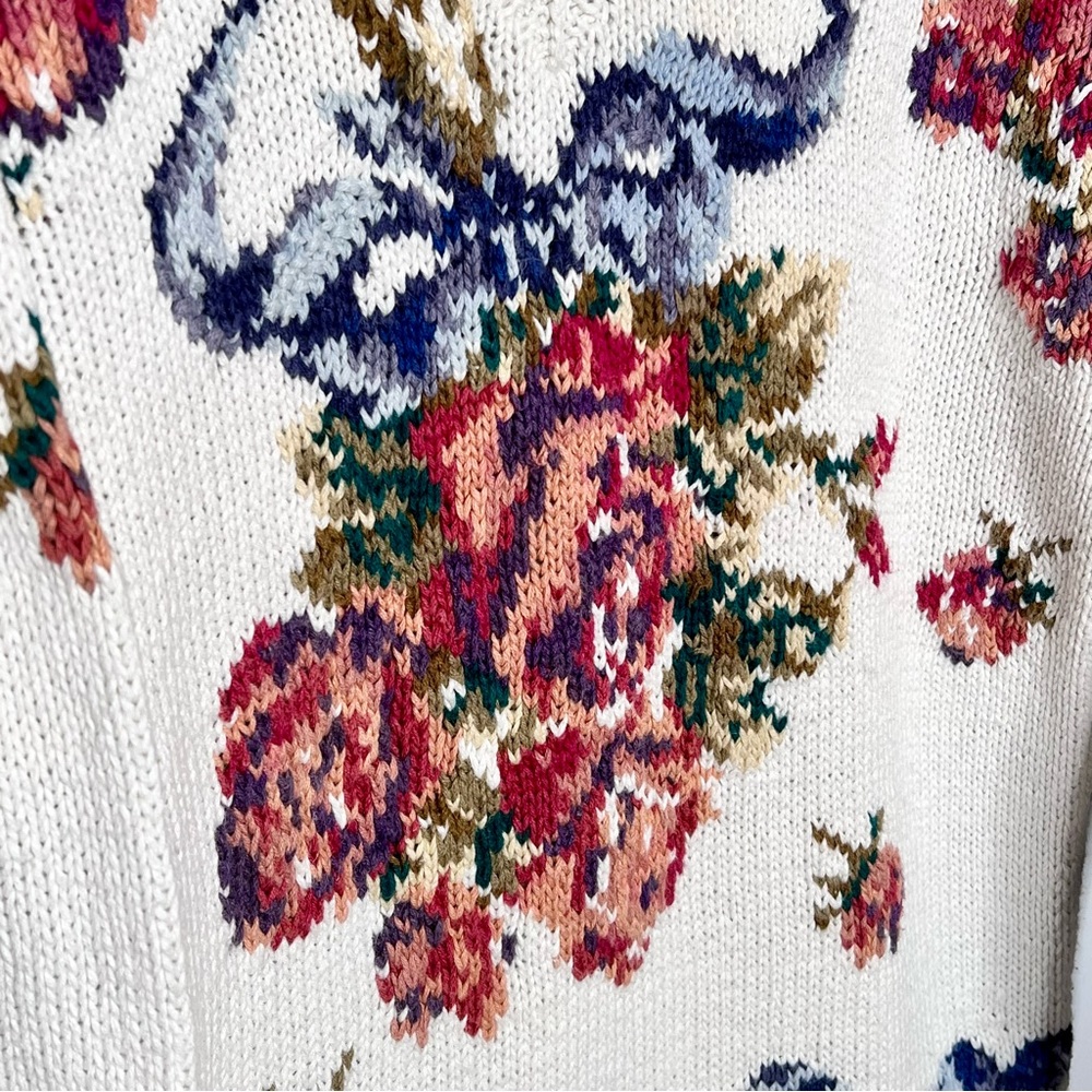 Express vintage coquette White V-Neck Sweater with Floral Pattern - Picture 3 of 13